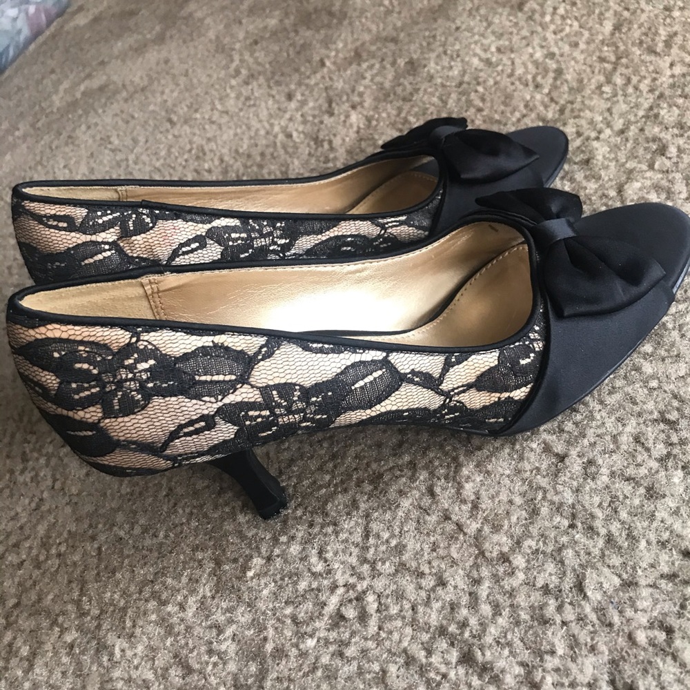 Fioni black & tan lace & satin heels 8.5
